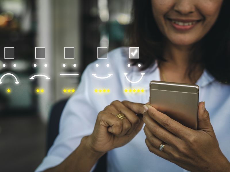 Chăm sóc khách hàng là bước quan trọng giúp giữ chân khách hàng lâu dài