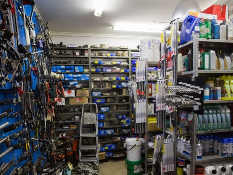 Gara kết hợp bán phụ tùng ô tô