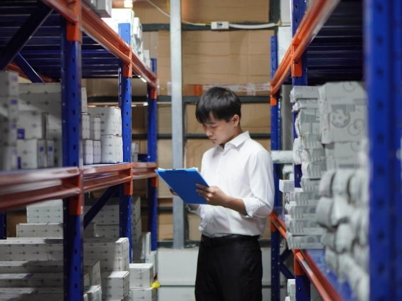 9 Cách quản lý số lượng hàng hóa tránh thất thoát cho gara 6 Liên tục kiểm tra chất lượng hàng hóa trong kho