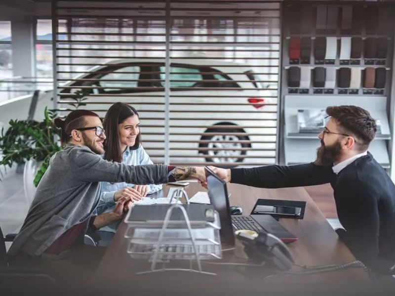 Người kiểm soát trải nghiệm khách hàng từ tiếp nhận đến bàn giao xe