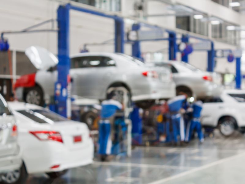 5 Kinh nghiệm mở gara ô tô đắt khách từ chuyên gia cho người mới 4 Cần trang bị đầy đủ trang thiết bị cơ bản như cầu nâng, mén nén khí