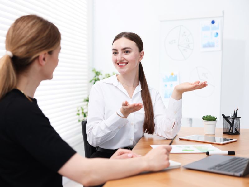 Đưa ra giải pháp xử lý cụ thể để khách yên tâm