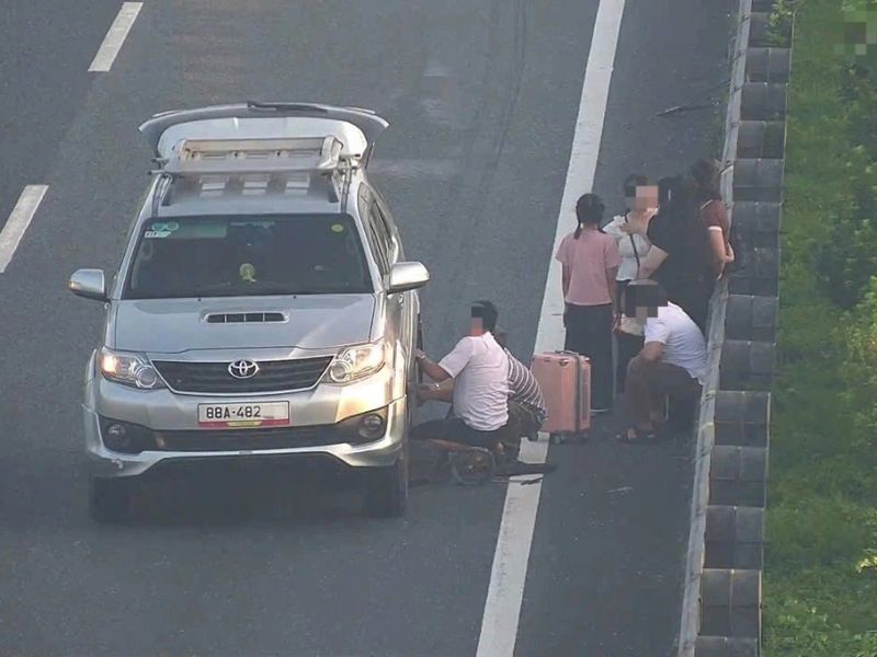 Mẫu báo cáo sự cố kỹ thuật cho gara ô tô chi tiết và cách lập 5 Khi xe gặp sự cố kỹ thuật nghiêm trọng