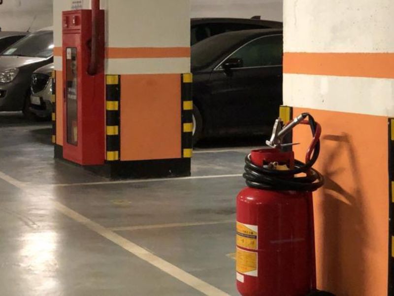 Trang bị đầy đủ bình chữa cháy và đảm bảo mọi người đều biết cách sử dụng