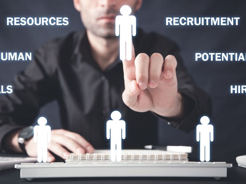 Kiểm soát chi phí và tối ưu nhân sự