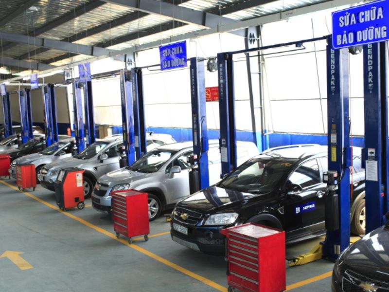 Chi phí mở gara ô tô bao nhiêu? Dự toán vốn chi tiết theo quy mô 4 Gara vừa 3–5 cầu nâng
