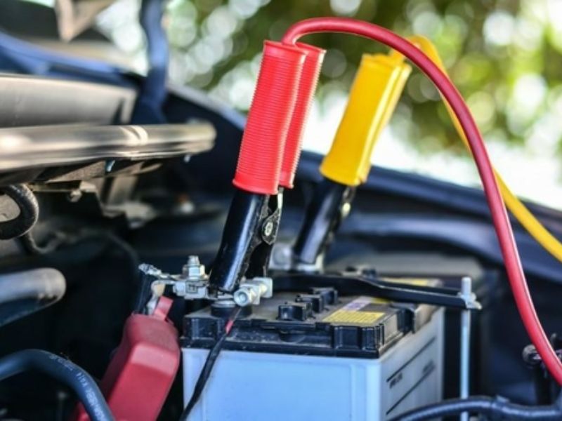Kẹp bình ắc quy là gì? Quy trình và sai lầm khi sử dụng trong gara 3 Công dụng của kẹp bình ắc quy dẫn điện ra thiết bị DC