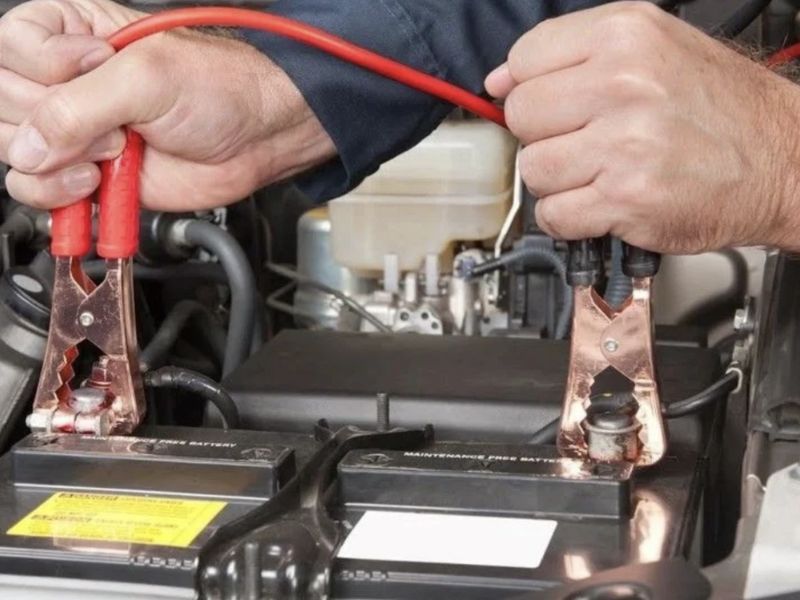Kẹp bình ắc quy là gì? Quy trình và sai lầm khi sử dụng trong gara 5 Kẹp nhầm cực âm và cực dương